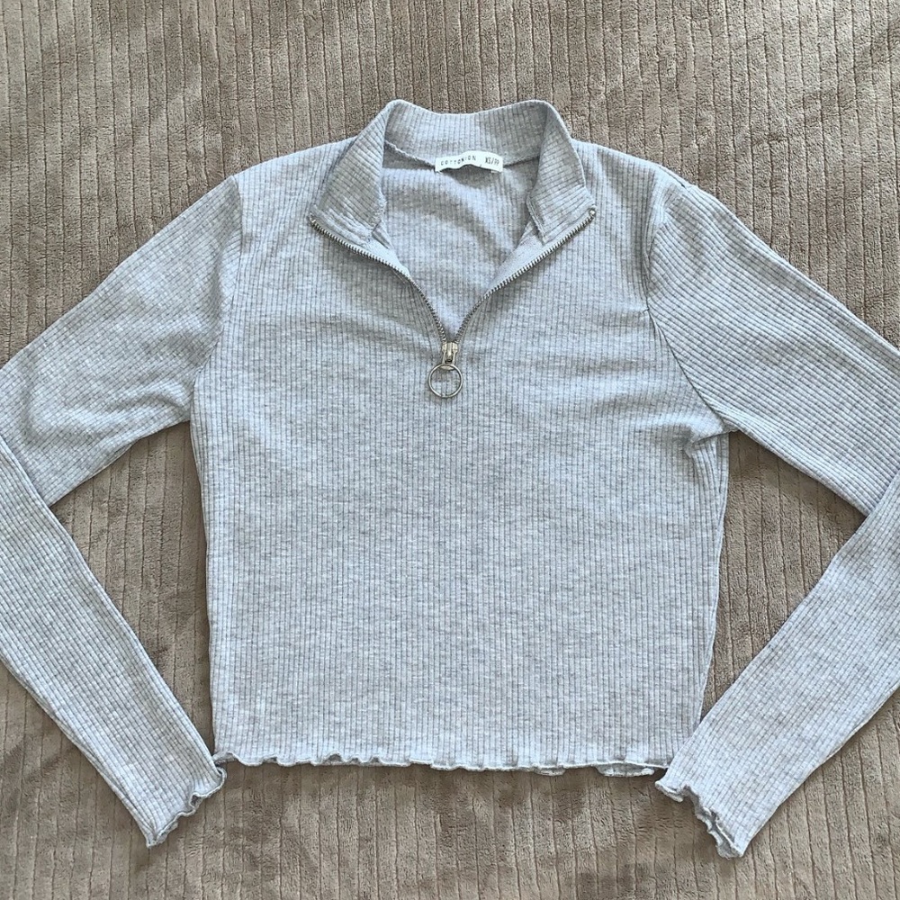 Cotton on light gray quarter zip crop top